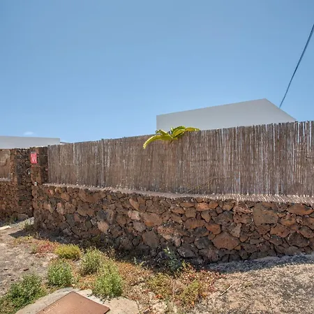 Dharma- Casa Con Encanto * La Oliva