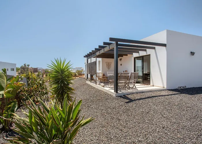 Dharma- Casa Con Encanto La Oliva