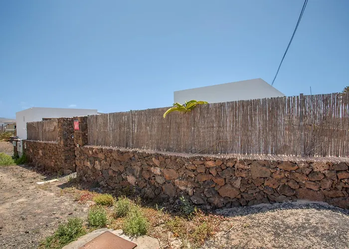 Dharma- Casa Con Encanto * La Oliva