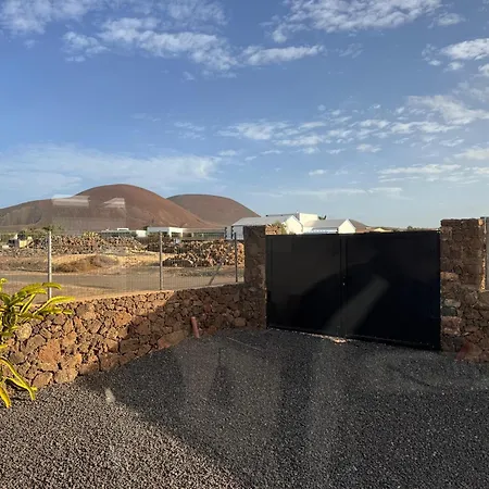Dharma- Casa Con Encanto Holiday home La Oliva